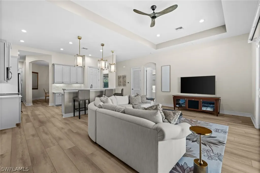6821 Il Regalo Circle Naples FL 34109