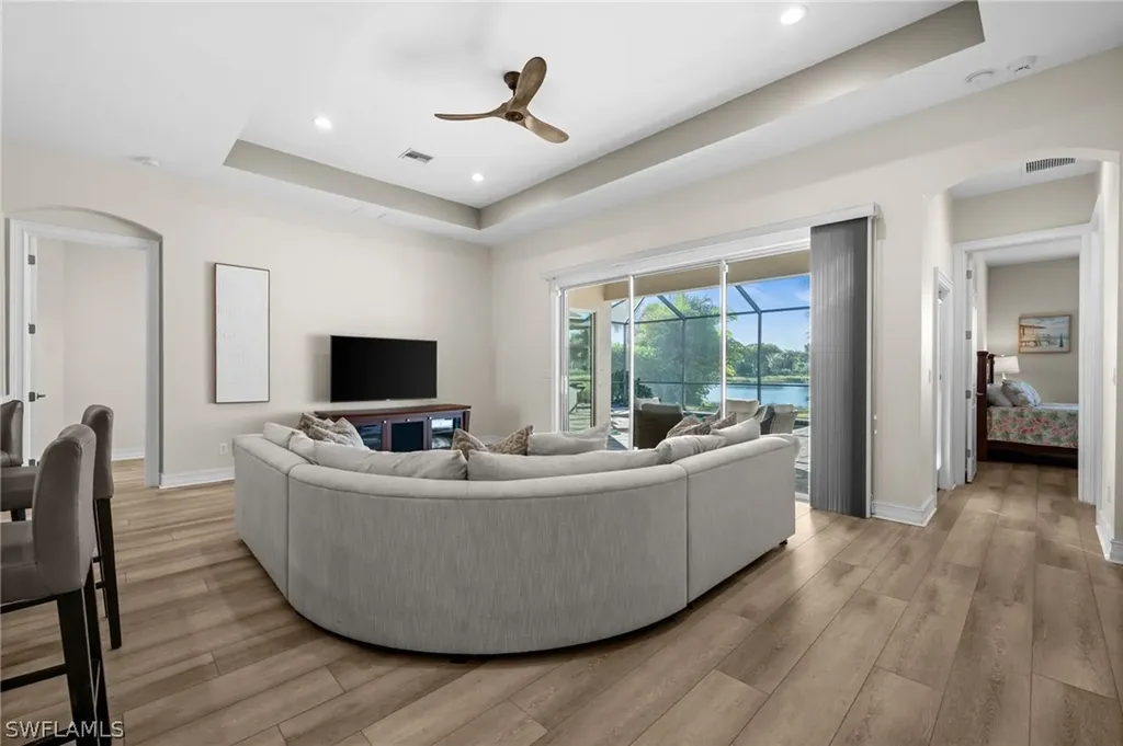 6821 Il Regalo Circle Naples FL 34109