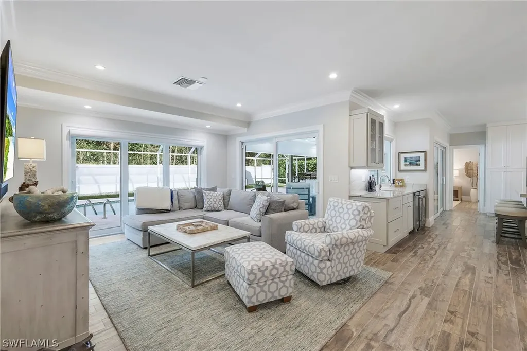 655 Park Shore Drive Naples FL 34103