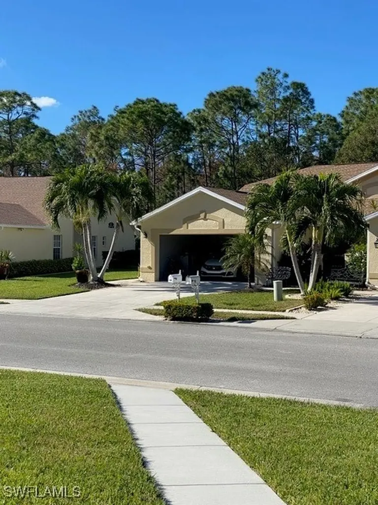 5301 Whitten Drive Naples FL 34104