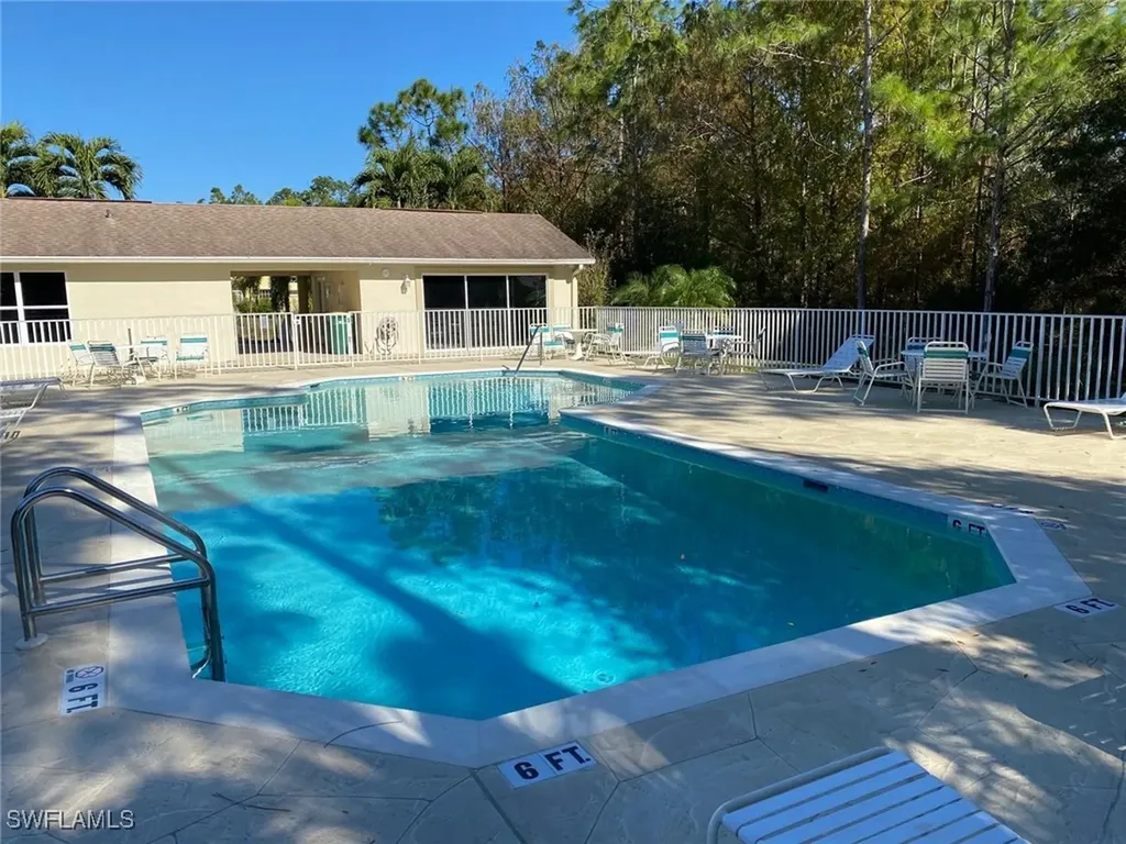 5301 Whitten Drive Naples FL 34104