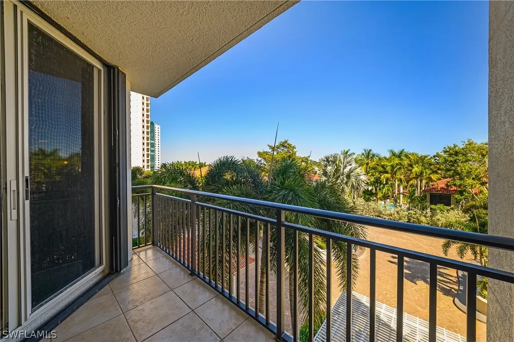 7225 Pelican Bay Boulevard Naples FL 34108