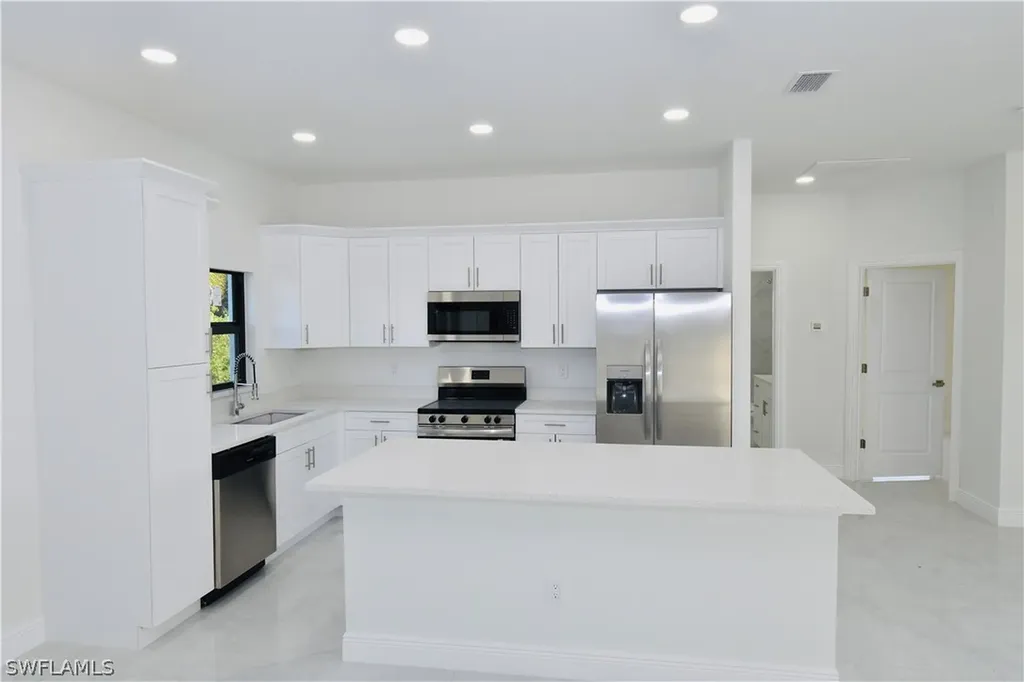 5017 42nd Street NE Naples FL 34120