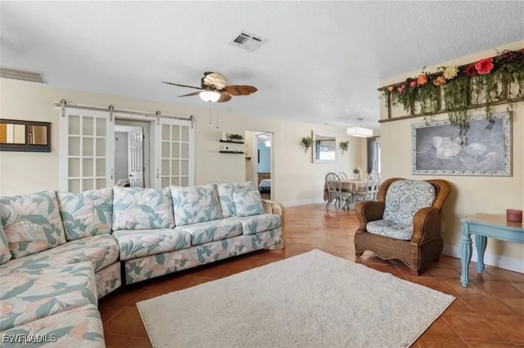 913/915 Mohawk Parkway Cape Coral FL 33914