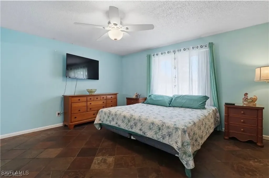 913/915 Mohawk Parkway Cape Coral FL 33914
