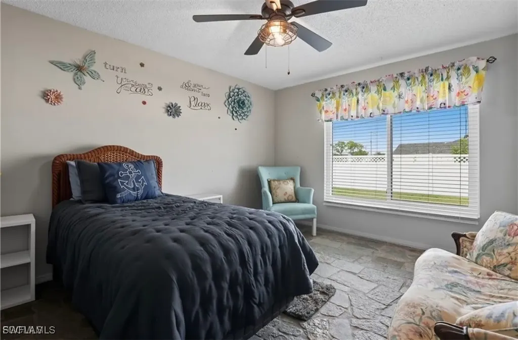 913/915 Mohawk Parkway Cape Coral FL 33914