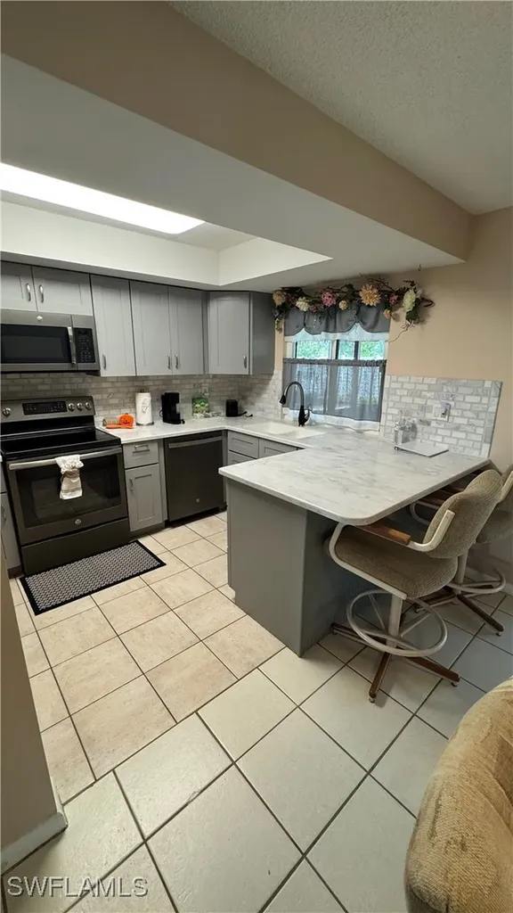 913/915 Mohawk Parkway Cape Coral FL 33914