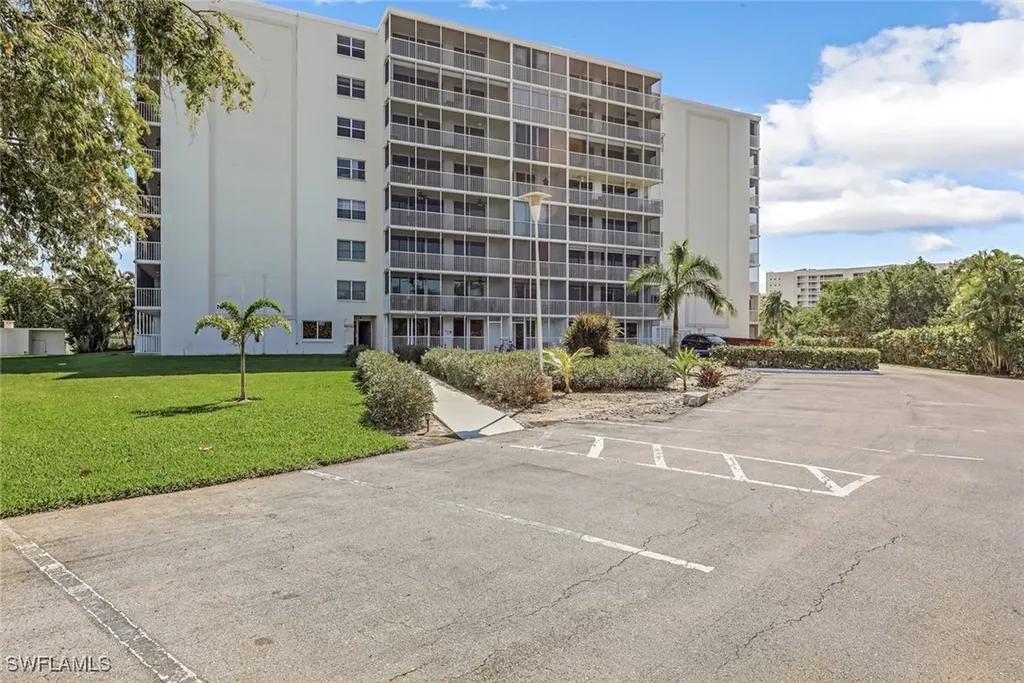 5 Bluebill Avenue Naples FL 34108