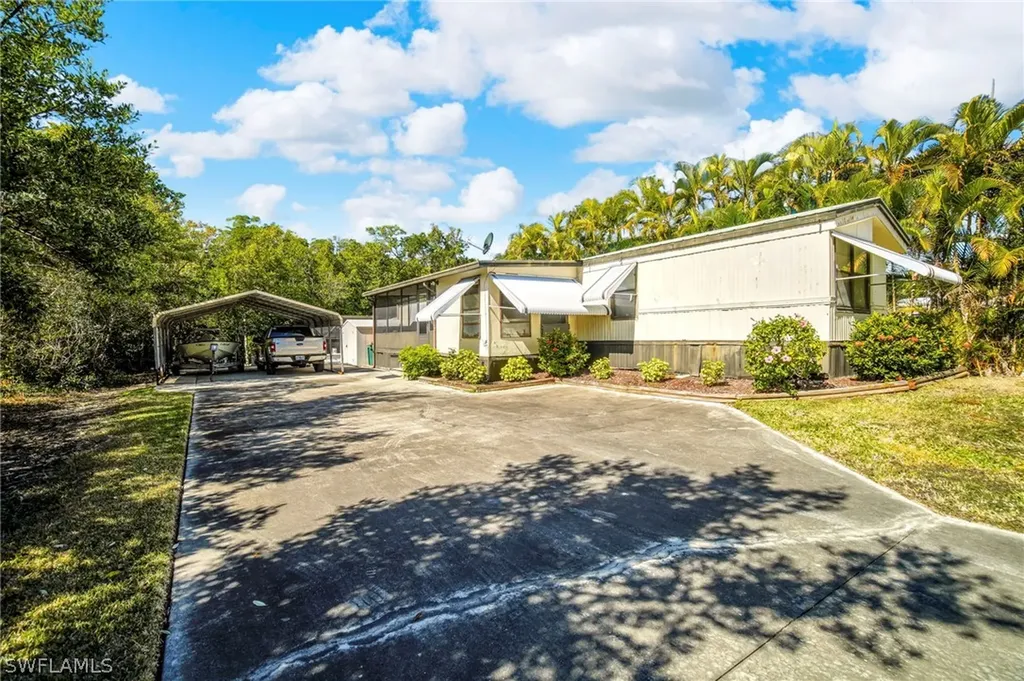 33 Plantation Drive Everglades City FL 34139