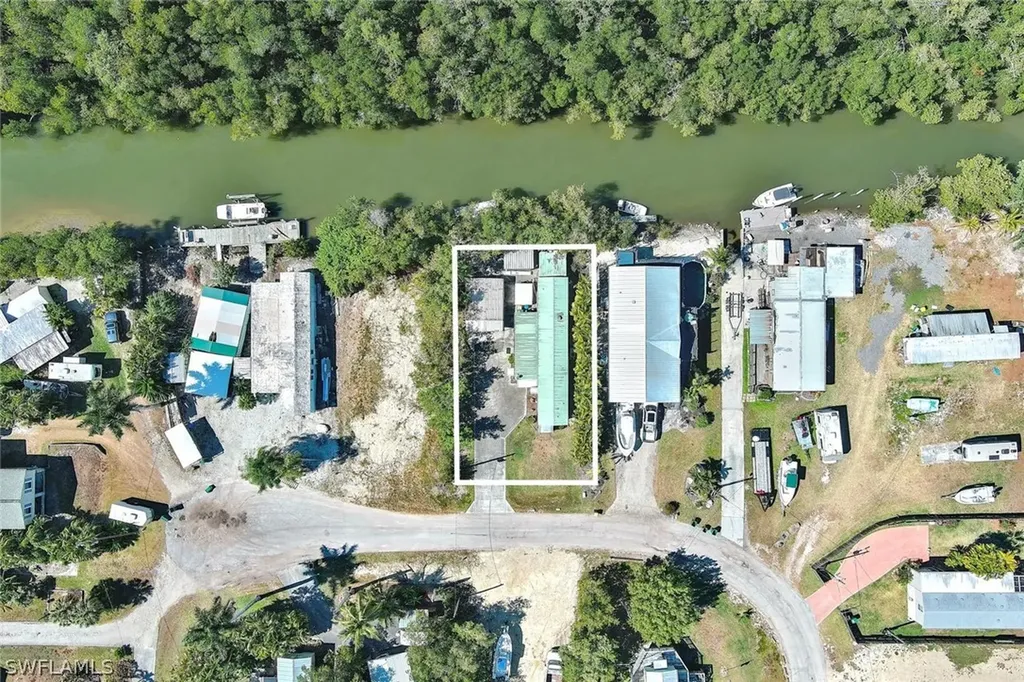 33 Plantation Drive Everglades City FL 34139