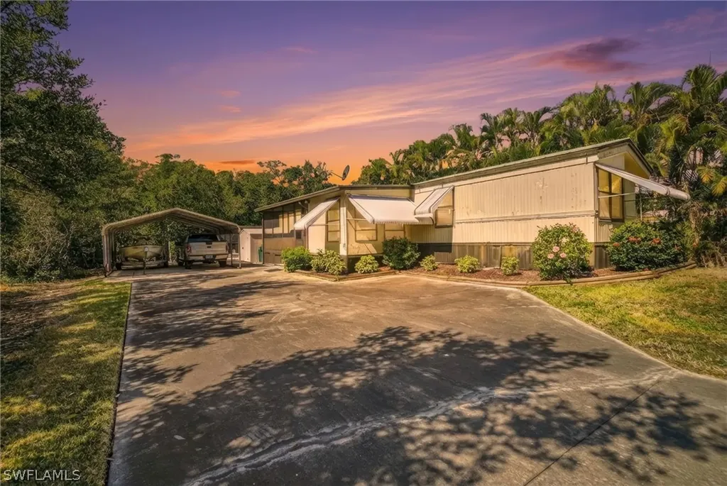 33 Plantation Drive Everglades City FL 34139