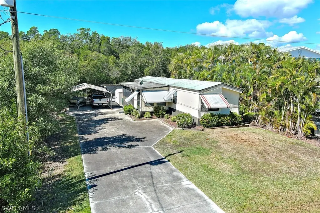 33 Plantation Drive Everglades City FL 34139