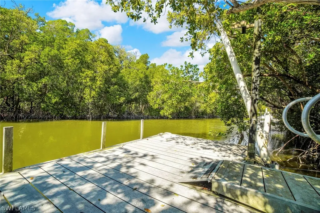 33 Plantation Drive Everglades City FL 34139