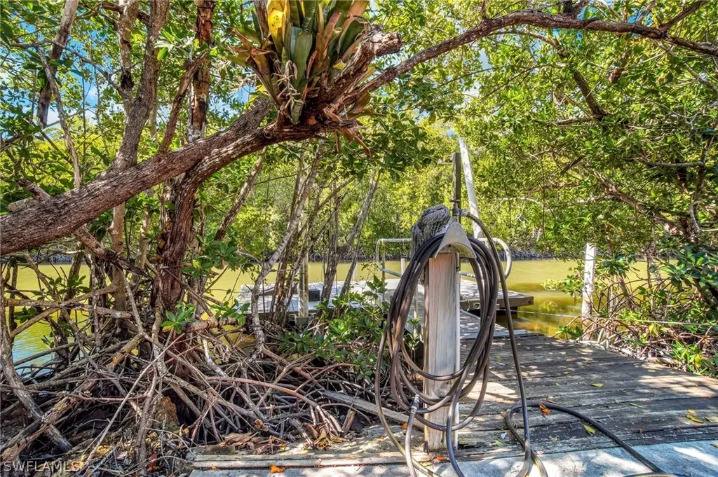 33 Plantation Drive Everglades City FL 34139