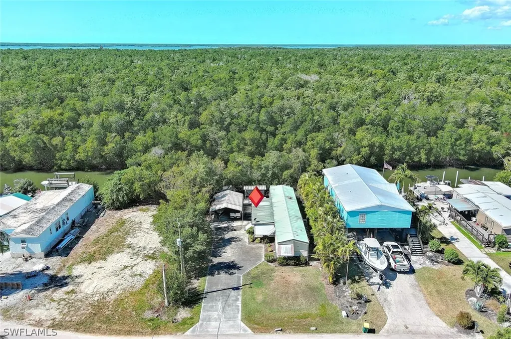 33 Plantation Drive Everglades City FL 34139