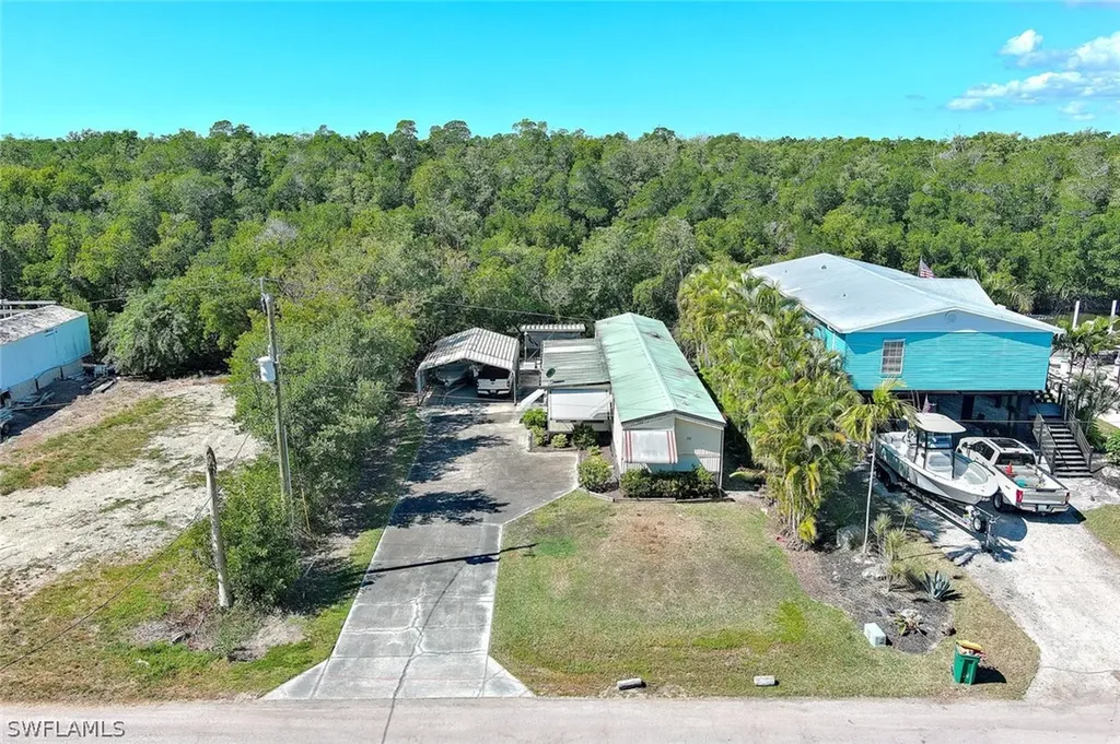33 Plantation Drive Everglades City FL 34139
