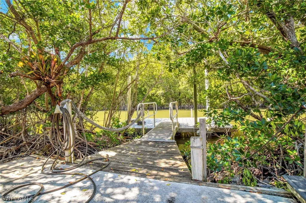 33 Plantation Drive Everglades City FL 34139