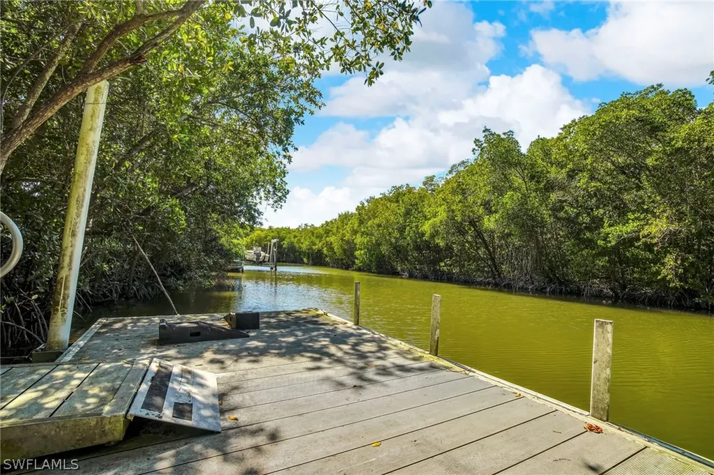 33 Plantation Drive Everglades City FL 34139