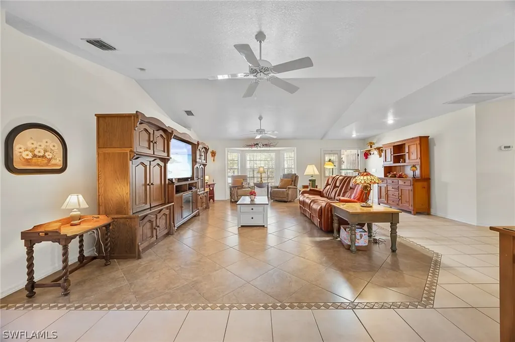 2610 6th Avenue NE Naples FL 34120