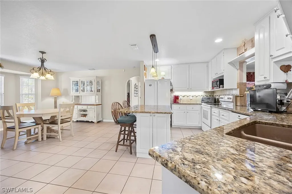 2610 6th Avenue NE Naples FL 34120