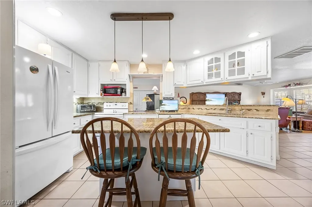 2610 6th Avenue NE Naples FL 34120