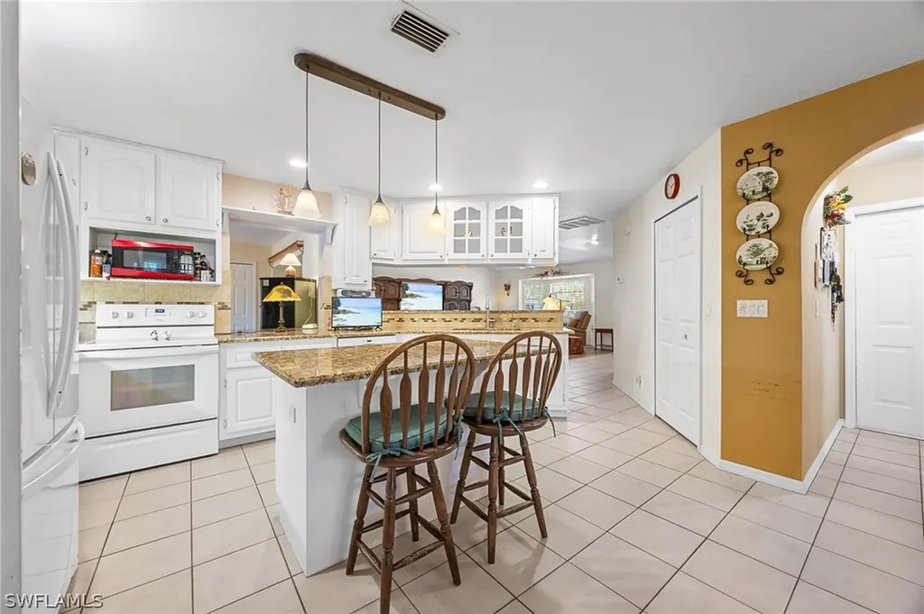 2610 6th Avenue NE Naples FL 34120