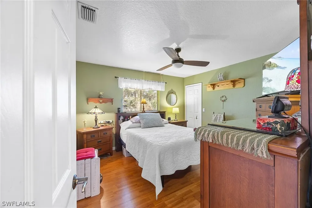 2610 6th Avenue NE Naples FL 34120