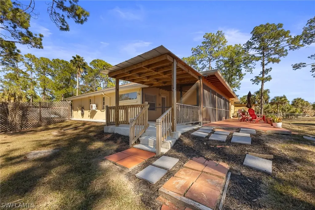 2610 6th Avenue NE Naples FL 34120