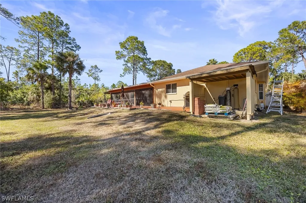 2610 6th Avenue NE Naples FL 34120