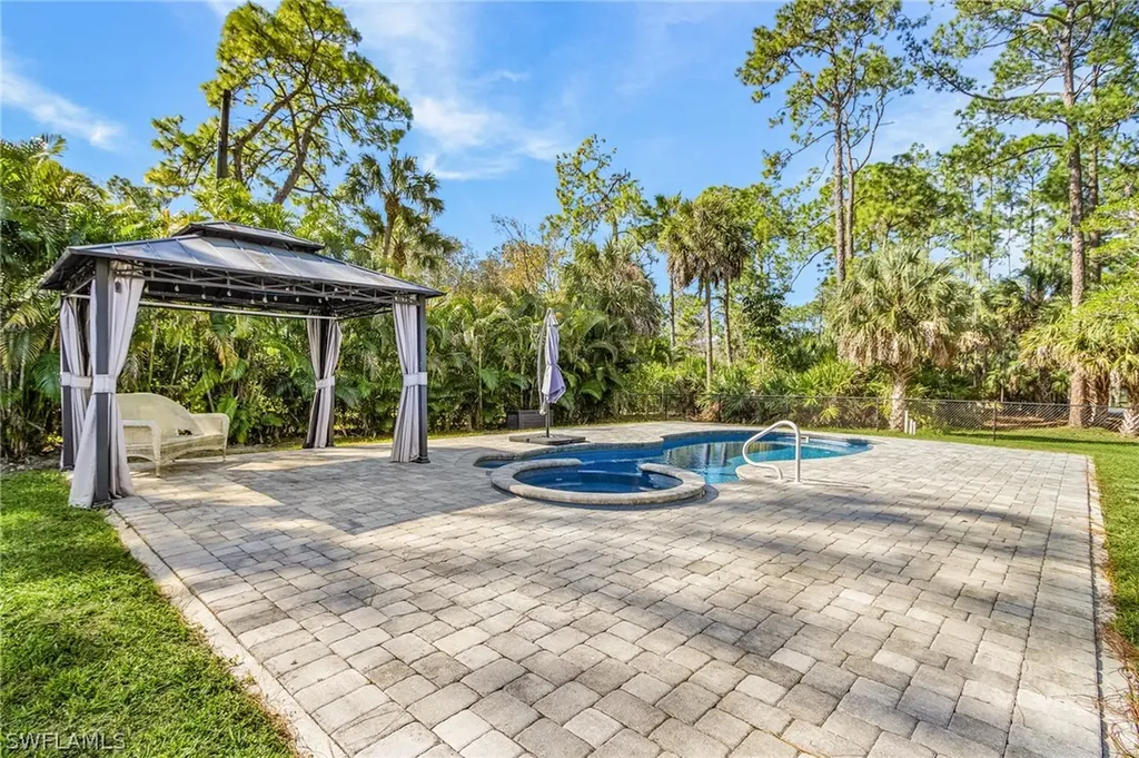 670 27th Street NW Naples FL 34120