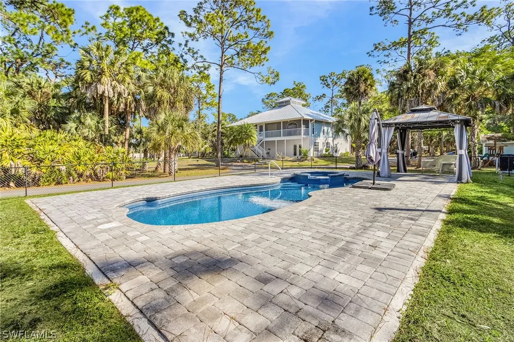 670 27th Street NW Naples FL 34120