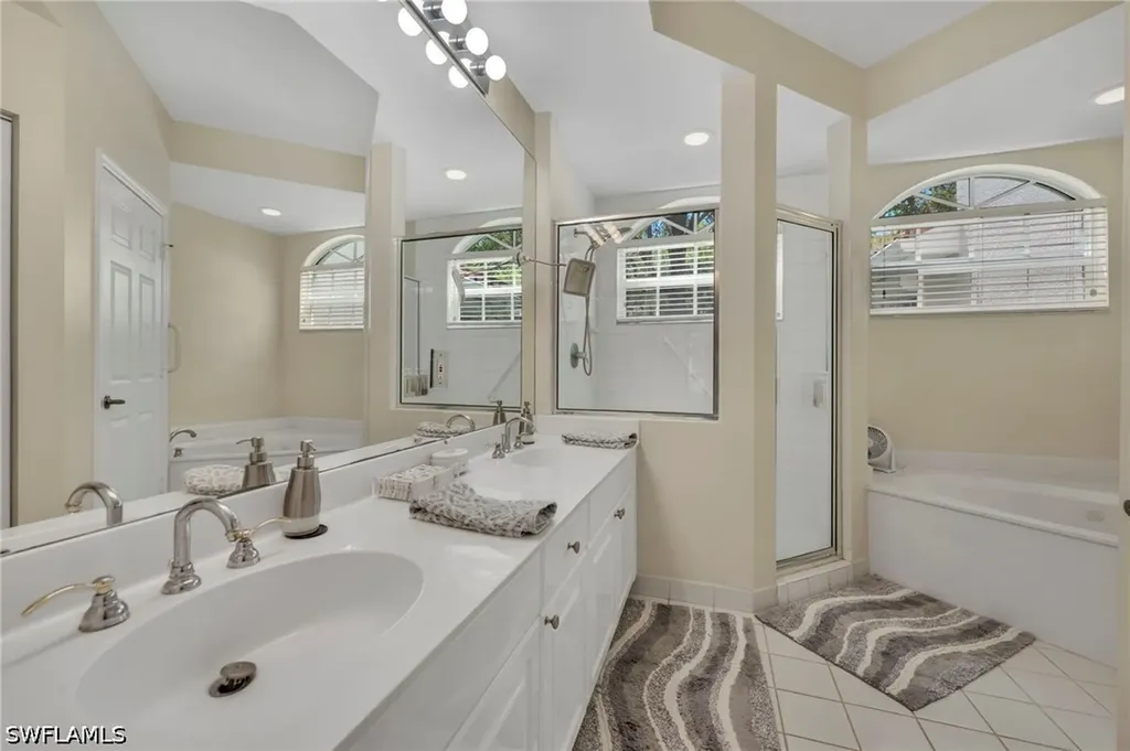 200 L Ambiance Circle Naples FL 34108