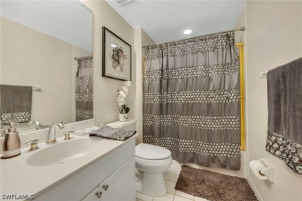 200 L Ambiance Circle Naples FL 34108