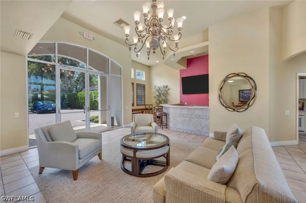 200 L Ambiance Circle Naples FL 34108