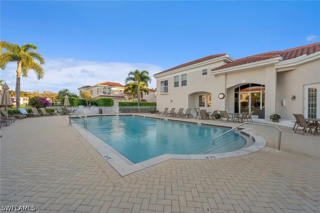 200 L Ambiance Circle Naples FL 34108