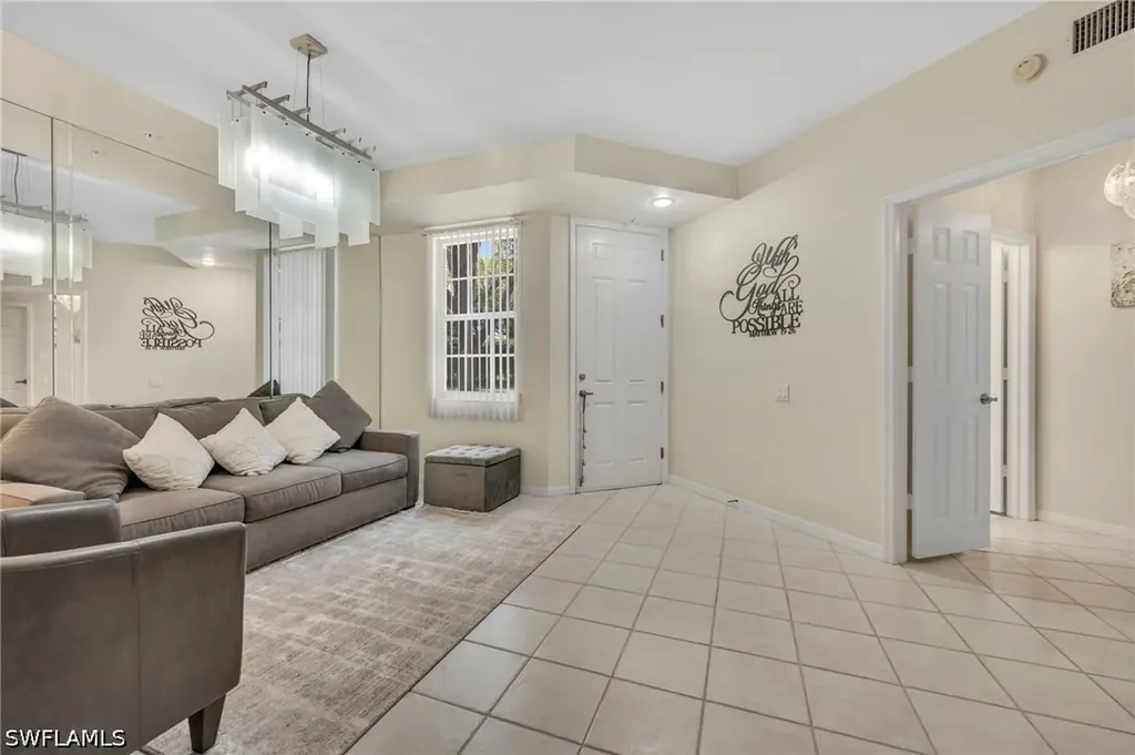 200 L Ambiance Circle Naples FL 34108