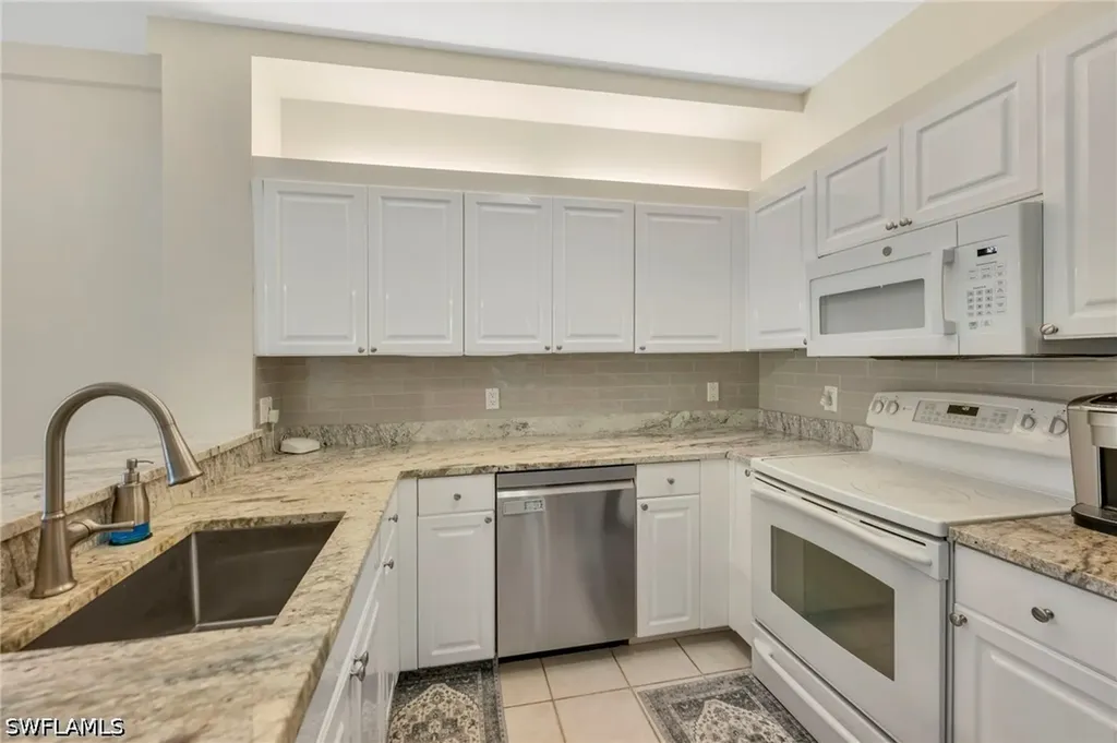200 L Ambiance Circle Naples FL 34108
