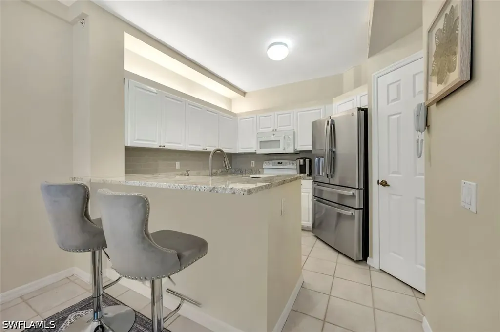 200 L Ambiance Circle Naples FL 34108