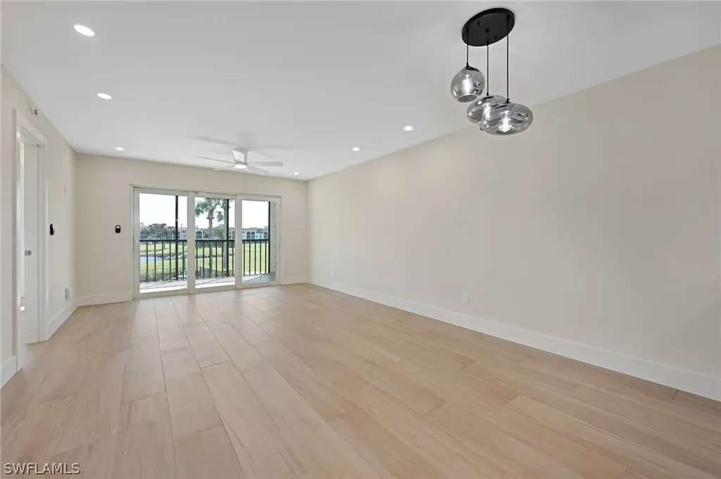 Naples FL, 13 High Point Circle N, Unit 206