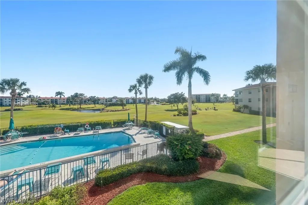 13 High Point Circle N Naples FL 34103