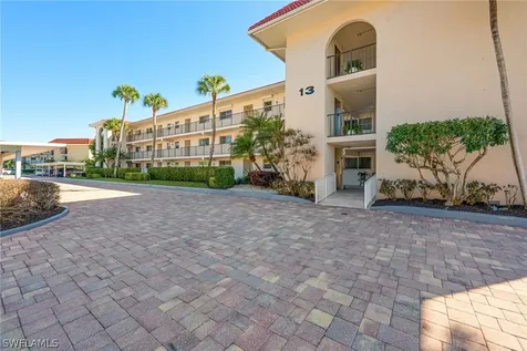 13 High Point Circle N Naples FL 34103