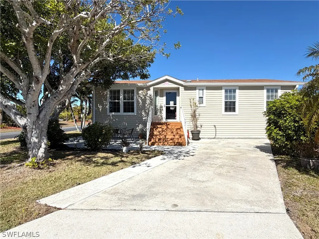 4750 Lantern Lane W Estero FL 33928