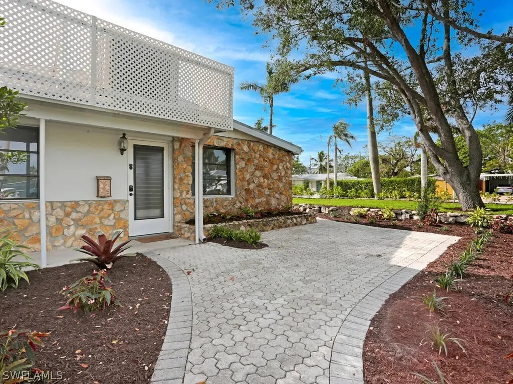 1014 Broad Avenue N Naples FL 34102