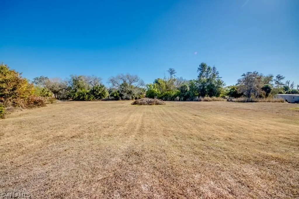 7711 Suncoast Drive North Fort Myers FL 33917