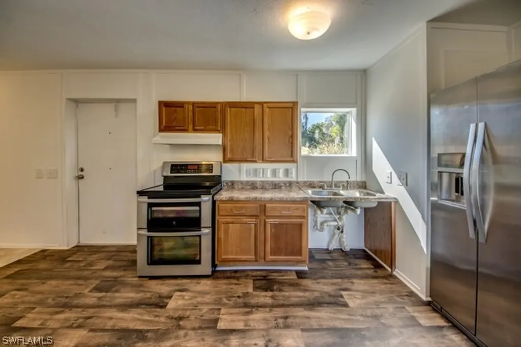 7711 Suncoast Drive North Fort Myers FL 33917