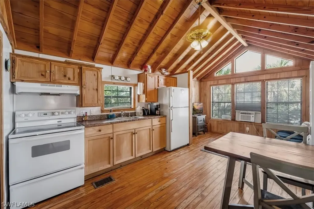 825 Copeland Everglades City FL 34139