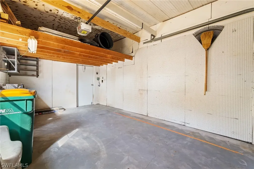 289 Riverwood Road Naples FL 34114