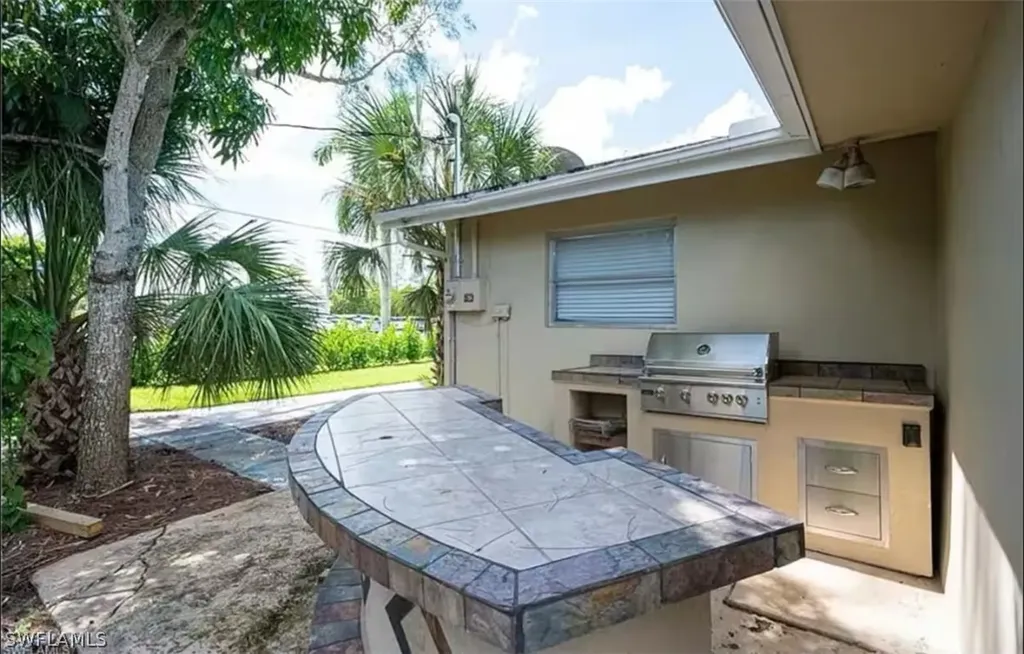 514 14th Street N Naples FL 34102