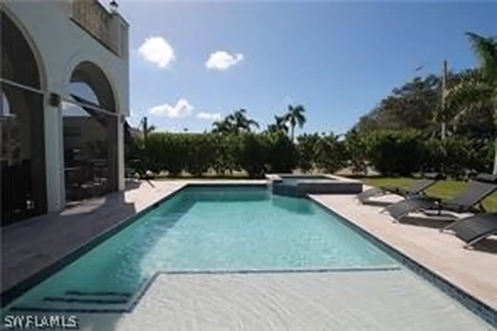 11002 Vanderbilt Drive Naples FL 34108