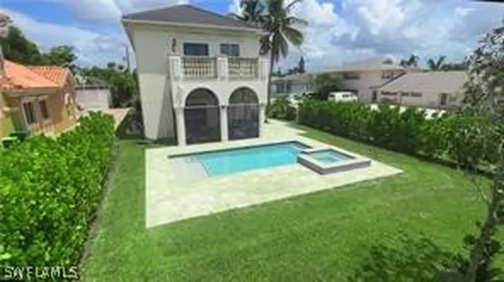 11002 Vanderbilt Drive Naples FL 34108